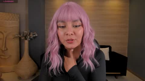 Snapshot of ninablumm chatting on November 2025 02:34:01 AM Nina online show from November 2025 02:34:01 AM