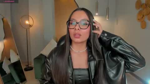 Snapshot of ninablumm chatting on November 2025 04:17:02 AM Nina online show from November 2025 04:17:02 AM