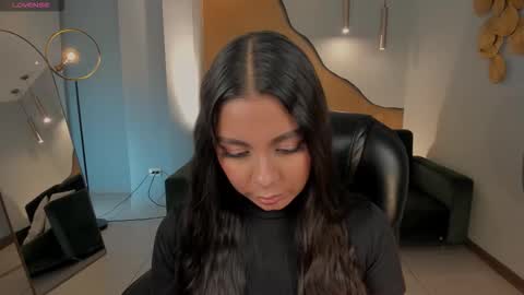 Snapshot of ninablumm chatting on November 2025 03:07:01 AM Nina online show from November 2025 03:07:01 AM