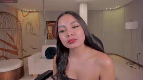 Snapshot of ninablumm chatting on December 2025 02:41:02 AM Nina online show from December 2025 02:41:02 AM