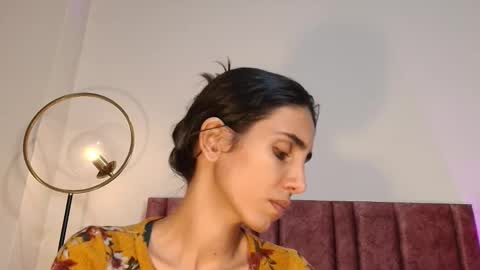 Nina online show from October 2025 06:01:01 PM