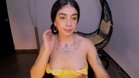 Snapshot of ninamonroee chatting on January 2025 12:24:01 AM ninamonroee online show from January 2025 12:24:01 AM
