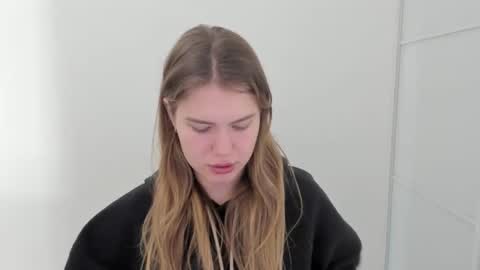 ninarihh online show from November 2025 09:19:02 AM