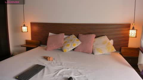 Nitha Gonzalez online show from November 2025 08:20:02 PM