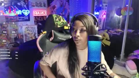 NIVIA WOLFE online show from December 2025 01:50:02 PM