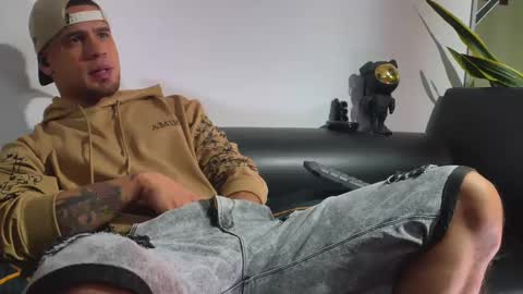 Nicolas Muscle online show from October 2025 04:45:01 AM