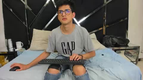 NoaandArez online show from February 2026 12:20:02 AM