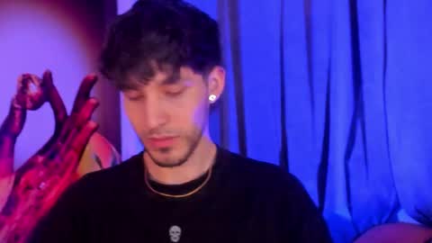 Noah Brigth online show from November 2025 07:18:01 PM