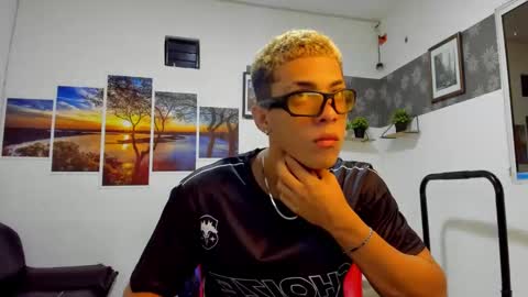 noah_flynn1 online show from November 2025 04:23:02 AM