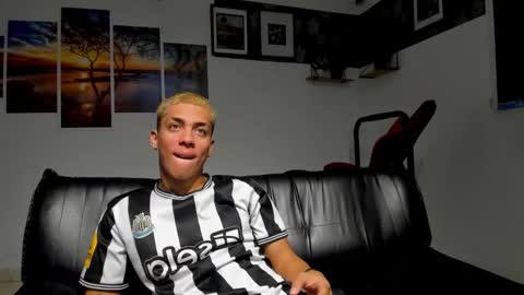 noah_flynn1 online show from November 2025 06:36:02 AM