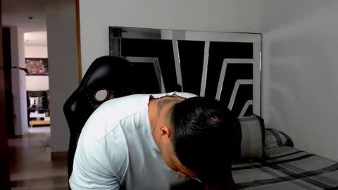 Noah Harris01 online show from October 2025 06:35:02 PM