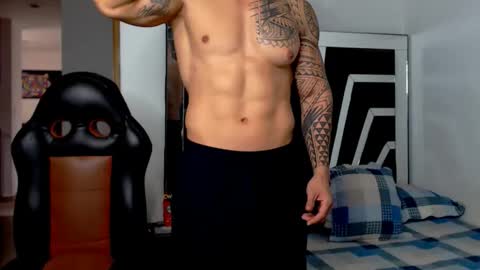 Noah Harris01 online show from May 2026 12:36:02 PM