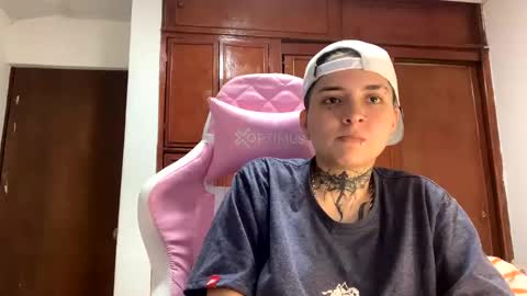 Snapshot of noah_martini chatting on January 2025 05:11:02 AM noah hehim online show from January 2025 05:11:02 AM