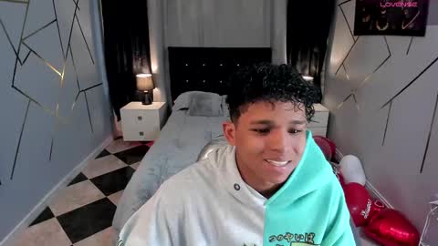 noah_smith04 online show from February 2025 10:25:02 PM