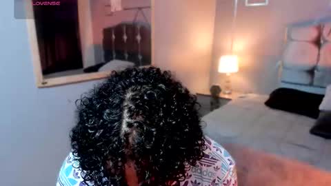 noah_smith04 online show from November 2025 12:08:02 PM