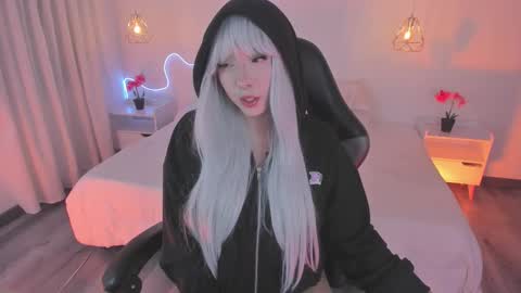 Noah  online show from November 2025 05:49:01 AM