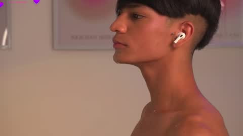 Snapshot of noahh_th03 chatting on March 2025 06:11:01 PM Noah online show from March 2025 06:11:01 PM