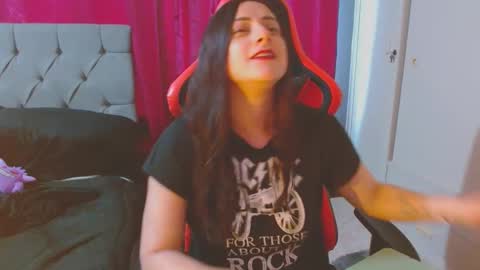 Noamartin online show from September 2025 10:53:01 PM