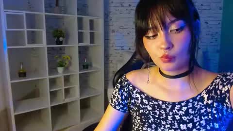 Snapshot of noeva_ chatting on September 2025 11:30:01 PM Noeva online show from September 2025 11:30:01 PM