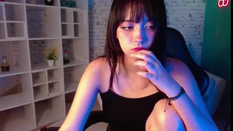 Snapshot of noeva_ chatting on October 2025 11:45:02 PM Noeva online show from October 2025 11:45:02 PM