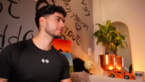 Snapshot of noha_miler chatting on October 2025 02:30:02 AM kevin online show from October 2025 02:30:02 AM