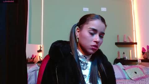 Noha Thomson online show from February 2025 01:40:01 AM