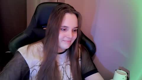 noir_ember_ online show from December 2025 02:48:01 PM