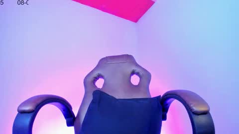 Snapshot of nova_evs chatting on September 2025 12:10:02 AM Nova online show from September 2025 12:10:02 AM