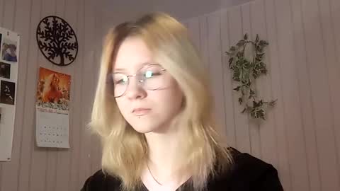 Snapshot of novellahartig chatting on February 2026 02:13:01 PM Sari It is my first day online show from February 2026 02:13:01 PM