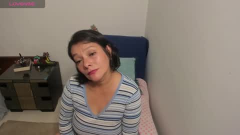 nuit_rose online show from December 2025 02:42:01 AM