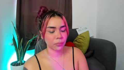 Nia online show from November 2025 10:15:02 PM