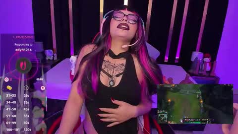 Snapshot of nyveth chatting on February 2026 01:44:02 PM Nyvet online show from February 2026 01:44:02 PM