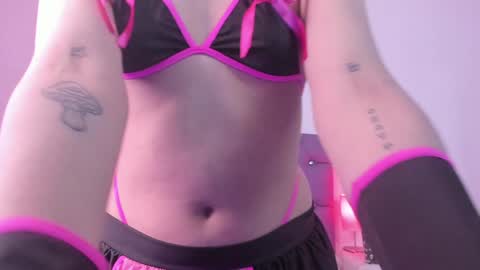 Snapshot of nyx_nayla chatting on February 2025 04:57:01 AM online show from February 2025 04:57:01 AM