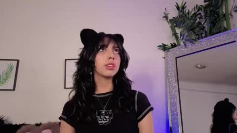 Snapshot of nyx_nayla chatting on October 2025 06:43:01 AM online show from October 2025 06:43:01 AM