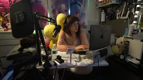 Snapshot of nyxraven chatting on December 2024 10:22:01 PM NyxRaven online show from December 2024 10:22:01 PM