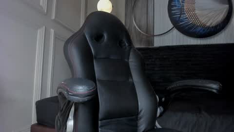 independent model online show from December 2024 11:00:01 AM