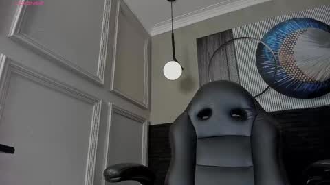 independent model online show from February 2025 07:36:01 PM