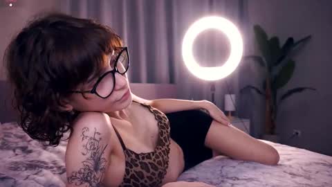 Thea online show from October 2025 07:21:02 PM