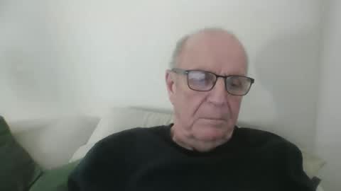 Snapshot of oggi95 chatting on March 2026 03:02:01 PM oggi95 online show from March 2026 03:02:01 PM