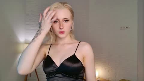 Snapshot of oh__lily chatting on May 2026 01:52:02 PM Lily online show from May 2026 01:52:02 PM