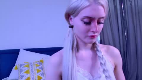 Snapshot of oh__lily chatting on May 2026 01:40:01 PM Lily online show from May 2026 01:40:01 PM