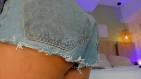 Holly online show from November 2025 11:32:02 AM