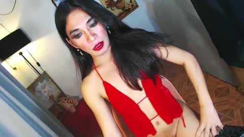 Snapshot of ohlalasamanthaxxx143 chatting on December 2024 10:00:01 PM IM CHIE DONT FORGET TO FOLLOW ME MAKE ME SMILE HERE THUMB UP FOR 25TOK online show from December 2024 10:00:01 PM