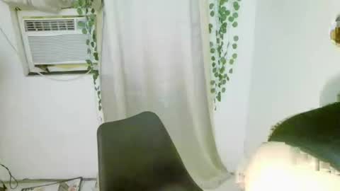 ohmyalessandraxcx online show from October 2025 12:03:02 PM