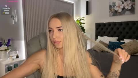 Snapshot of ohmyemma chatting on September 2025 02:14:01 AM Emma online show from September 2025 02:14:01 AM