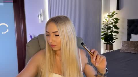 Snapshot of ohmyemma chatting on September 2025 01:53:02 AM Emma online show from September 2025 01:53:02 AM
