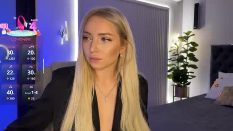 Snapshot of ohmyemma chatting on October 2025 01:30:02 AM Emma online show from October 2025 01:30:02 AM