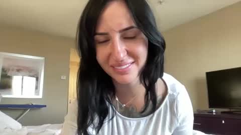 Snapshot of ohrileyxo chatting on October 2025 02:47:02 PM riley online show from October 2025 02:47:02 PM