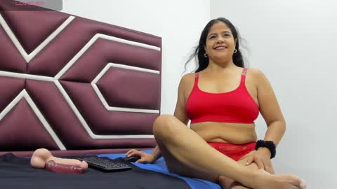 Olaia  online show from January 2025 12:24:02 PM