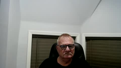 Snapshot of oldguybigd chatting on June 2026 05:10:01 AM oldguybigd online show from June 2026 05:10:01 AM